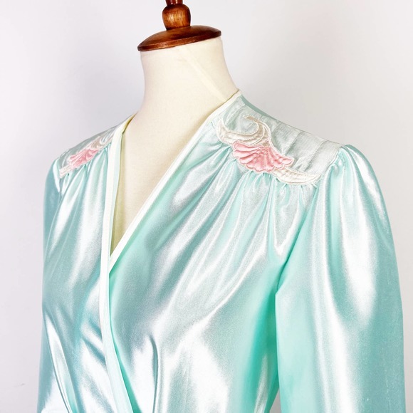 Vintage Lorraine green satin dressing gown robe embroidered flower 80s 90s Small - Picture 2 of 8
